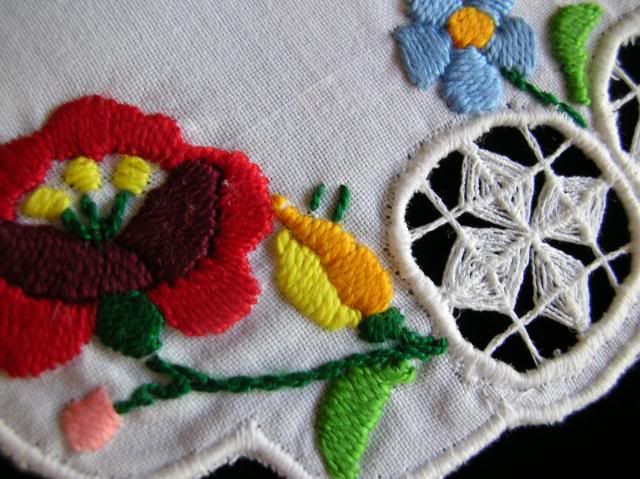 ROUND New Hungarian VIVID KALOCSA EMBROIDERY & LACE DOILY 