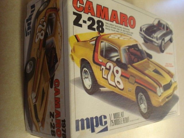   1978 CAMARO Z 28 1/25TH SCALE MODEL CAR KIT** **30+ YEARS OLD**  