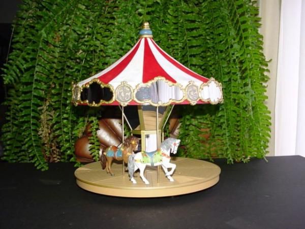 2004 CAROUSEL DISPLAY   Hallmark   with 2 horses  