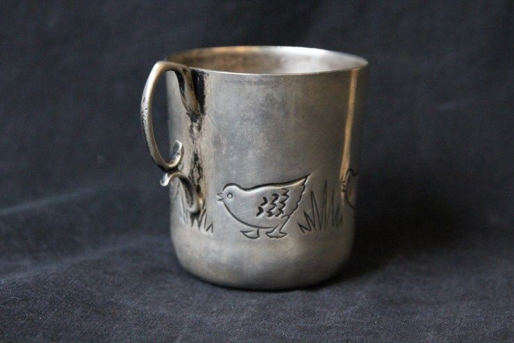 L97 VINTAGE 83 GRAMS 925 STERLING 1940s BABY CHICKS CHICKENS BABY CUP 