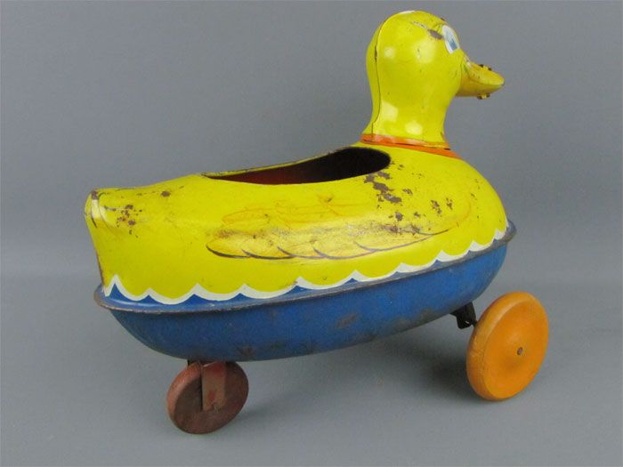 Vintage Ducky Waddles Tin Pull Toy Wyandotte Toys USA  