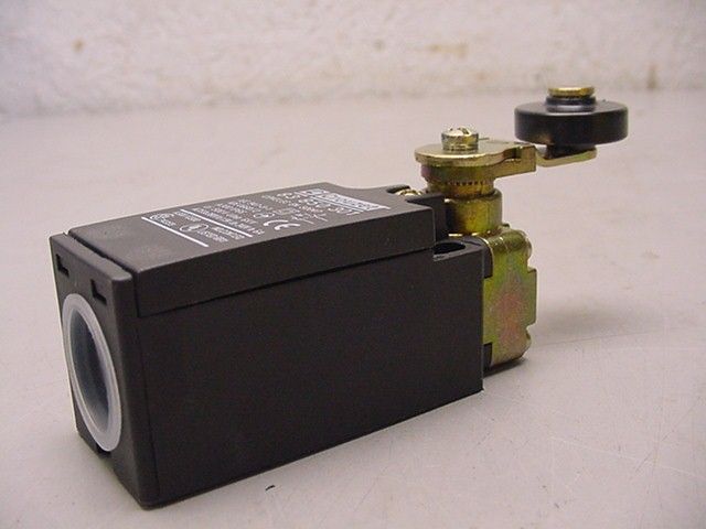 Crouzet Limit Switch 83 850 301 With Roller Lever  