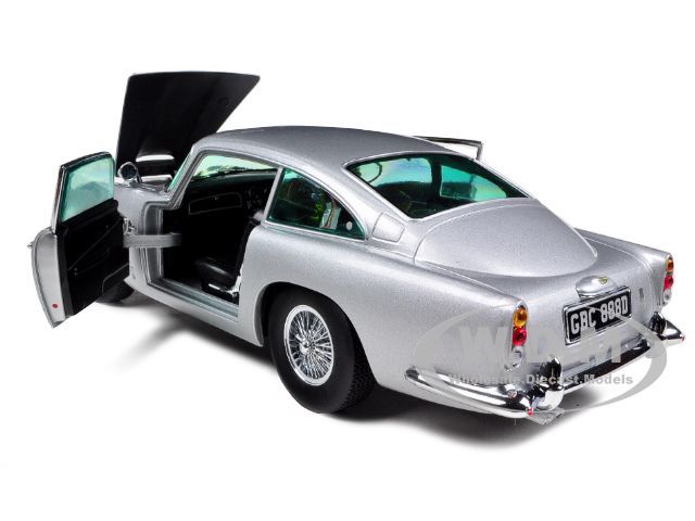 1963 ASTON MARTIN DB5 SILVER GREY 1/18 DIECAST MODEL CAR BY SUNSTAR 