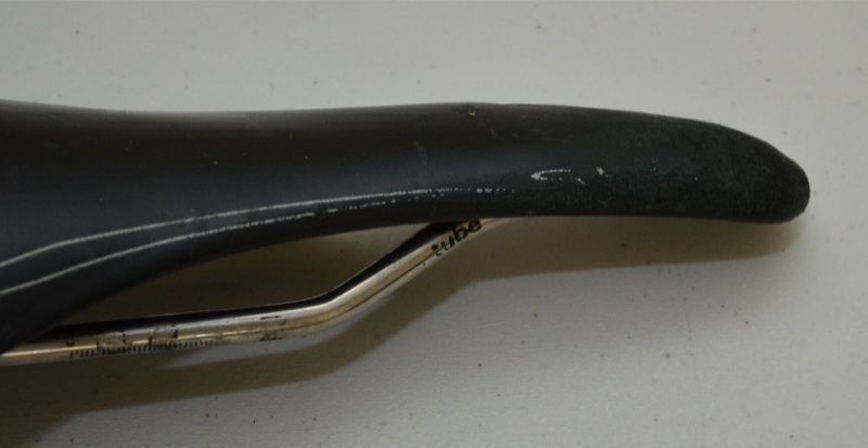 Selle Italia SLR 135gr saddle seat   black   well used   road track 