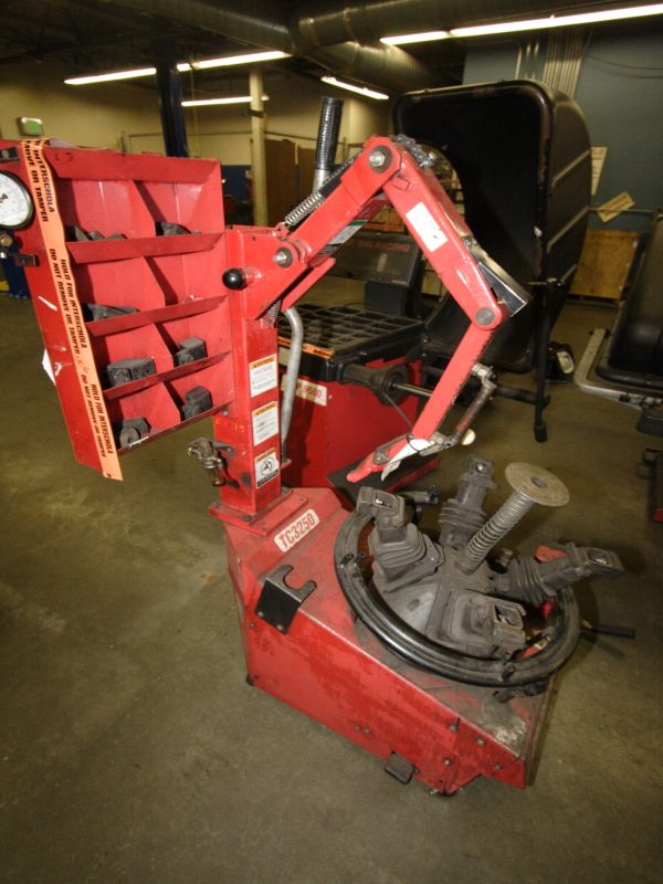 Hunter Automotive DSP 9500 Balancer & Tire Changer  