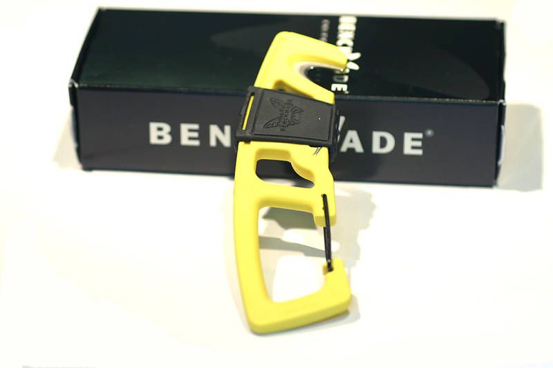 BENCHMADE 9 CB YELLOW RESCUE HOOK / OPENER / CARABINER  