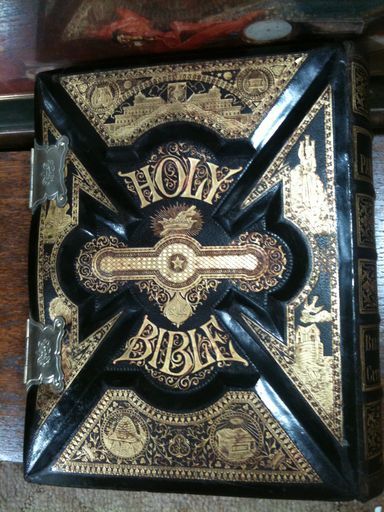 ANTIQUE FAMILY BIBLE CLASP UNMARKED LEATHER KING JAMES ILLUMINATED 