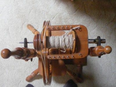 Beautiful Castle Spinning Wheel by Jardeen Ford Wadonga Excellent Used 