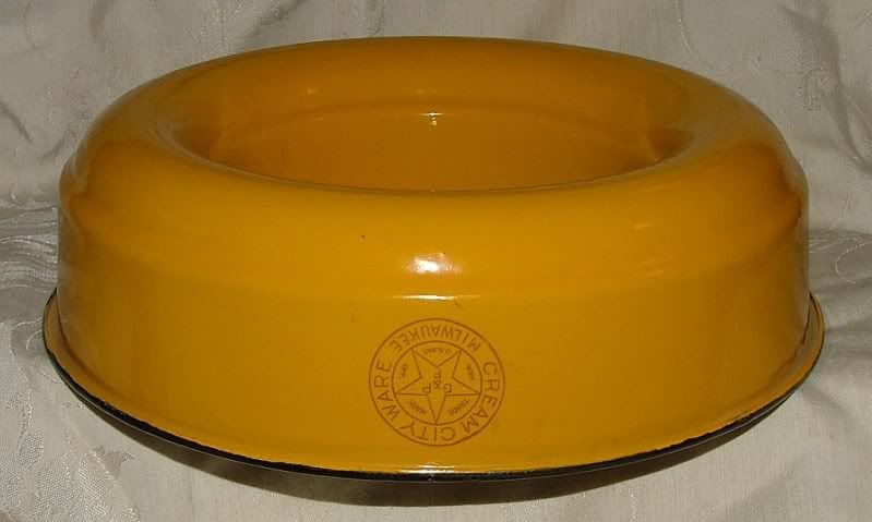 Yellow Graniteware Ring Mold Cream City Milwaukee L@@K  