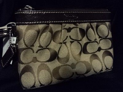 NEW COACH PLEATED WRISTLET F43434 khaki/brown signature  