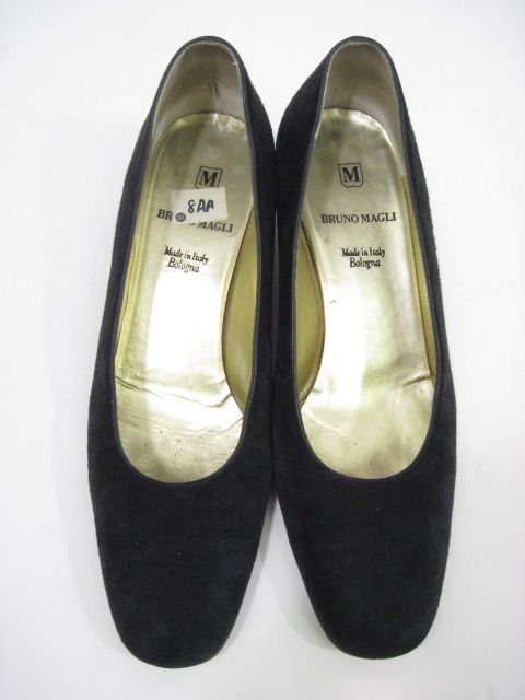   bruno magli black suede pumps heels in a size 8aa these well crafted