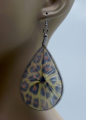 J204 ANIMAL PRINT THREAD LEOPARD YELLOW METAL EARRINGS  