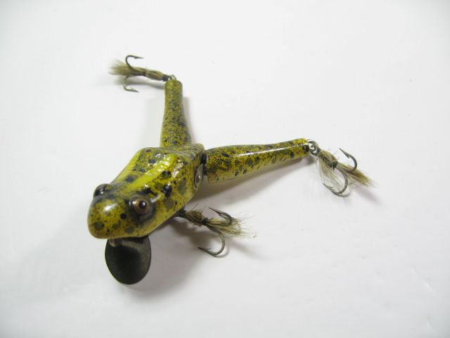 VINTAGE PAW PAW WOTTA FROG WOOD FISHING LURE  