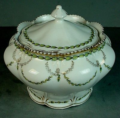   GERMAN RS PRUSSIA PORCELAIN SCALLOPED RIM & BASE CRACKER JAR  