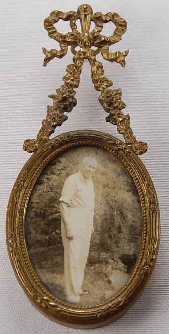   Rare French ORMOLU BRONZE DORE Oval Hanging Picture Frame w Dome Glass