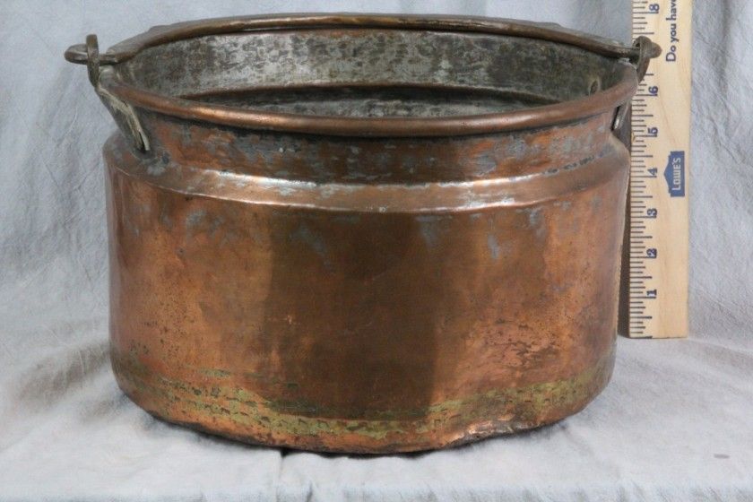 L325 ANTIQUE COPPER KETTLE / POT / CAULDRON WITH SWING HANDLE  