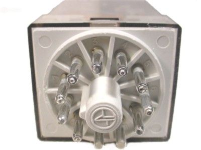 FINDER 11 PIN 3PDT 3 POLE RELAY 24V COIL 10 AMP W/ OPERATOR 60.13.8024 