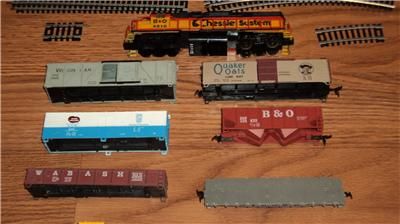 LOT OF HO SCALE TRAIN CARS & TRACK / SILVER TRACK / B&O  